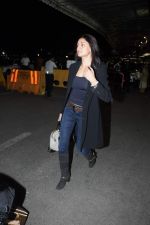 Sushmita Sen snapped at international airport in Mumbai on 11th Dec 2012 (8).JPG